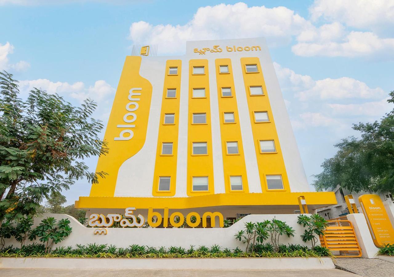 Bloom Hotel Financial District Hyderabad Exterior foto